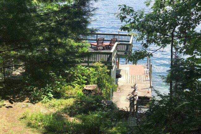 Building Photo - 4168 Lake Shore Dr