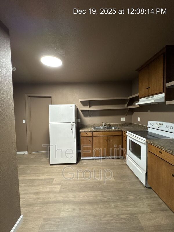 Building Photo - 435 Redington St