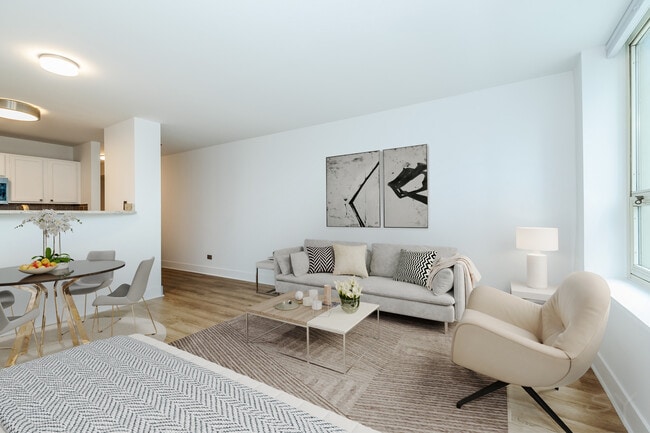 Building Photo - 345 N La Salle Dr