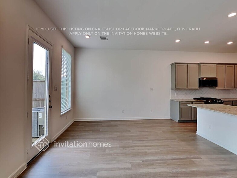 Building Photo - 4027 Champlain Wy