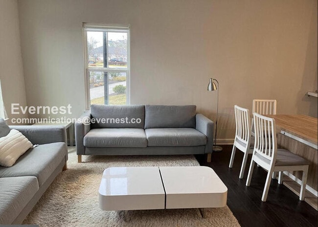 Building Photo - 3 Bed/2.5 Bath Townhome with Garage / Pet-Friendly / Available Soon!