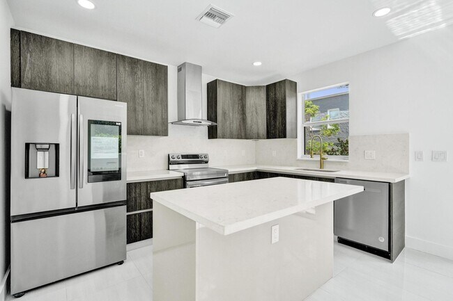 Building Photo - 1213 W Las Olas Blvd