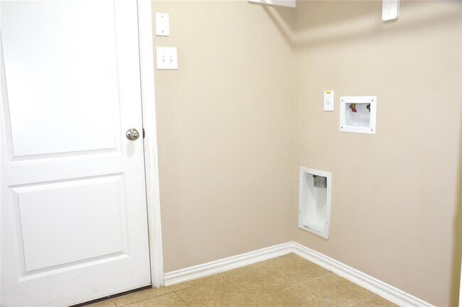 Building Photo - 3310 Fawnwood Dr