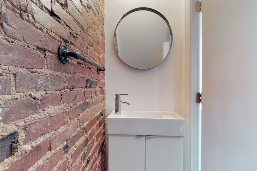 Building Photo - 1711 Latrobe St