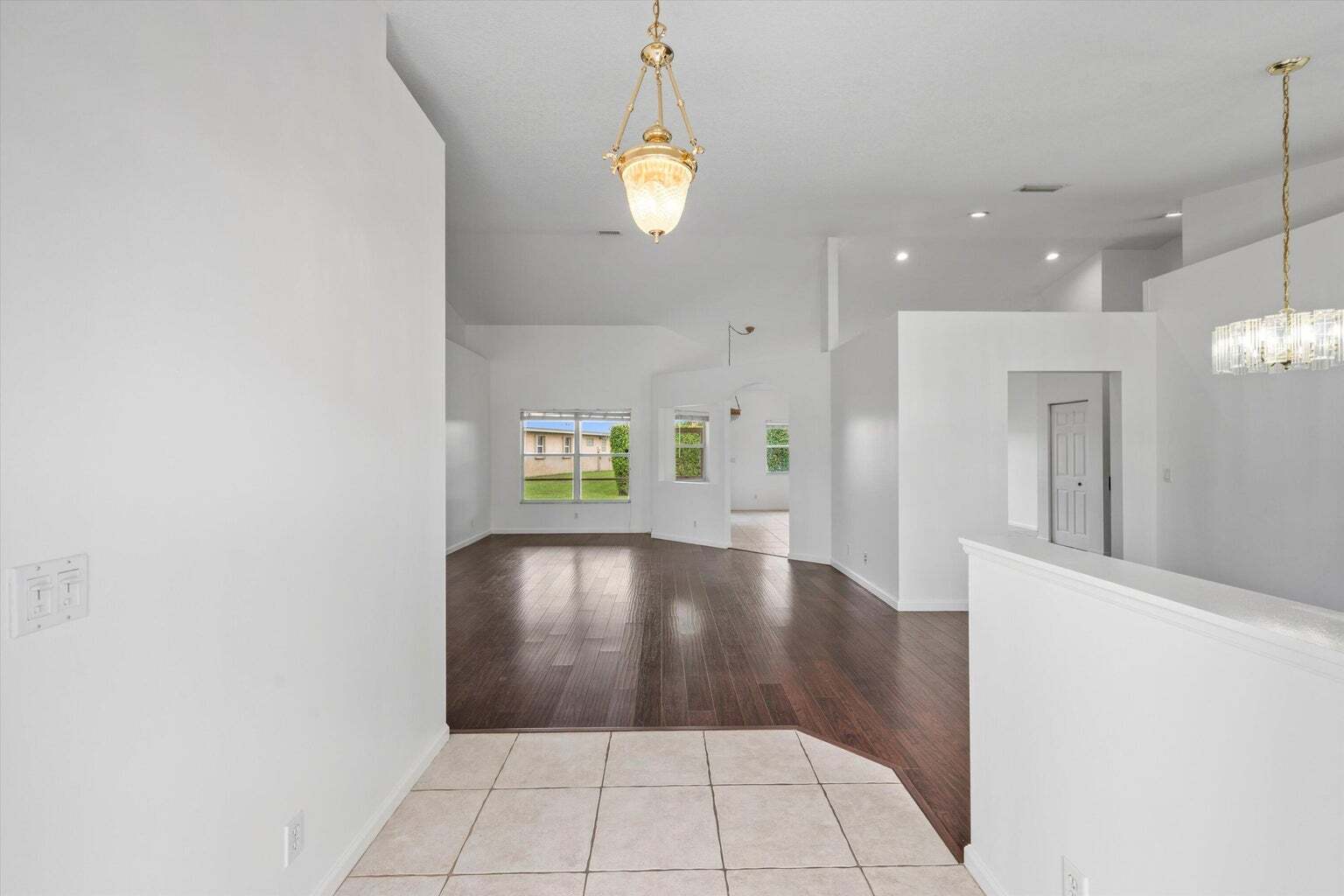 Building Photo - 106 Fernwood Cres