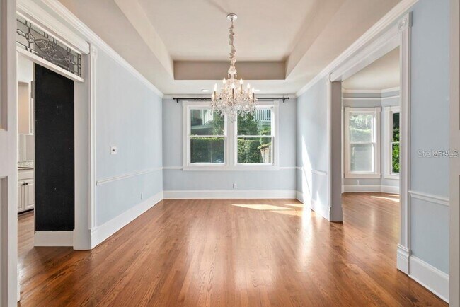 Building Photo - 1119 Belleaire Cir