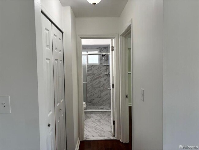 Building Photo - 4830 Briarwood Ave