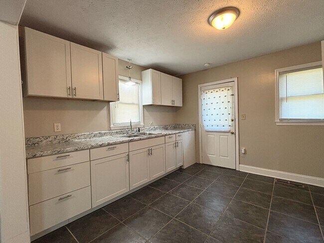 Building Photo - 4937 Walnut Dr