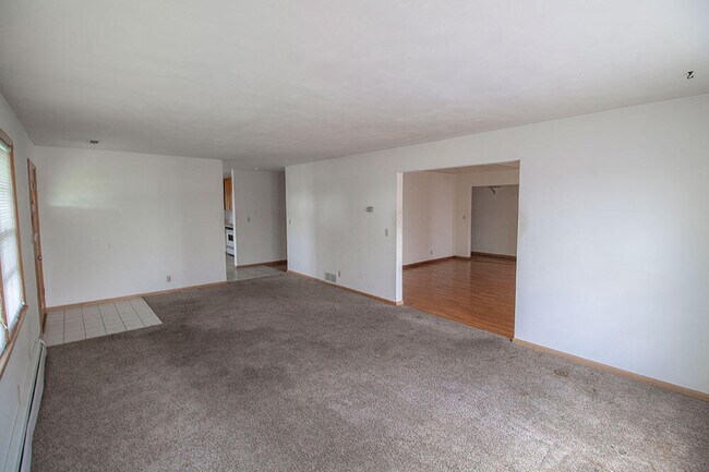 Building Photo - 1303 E Smiley Ln