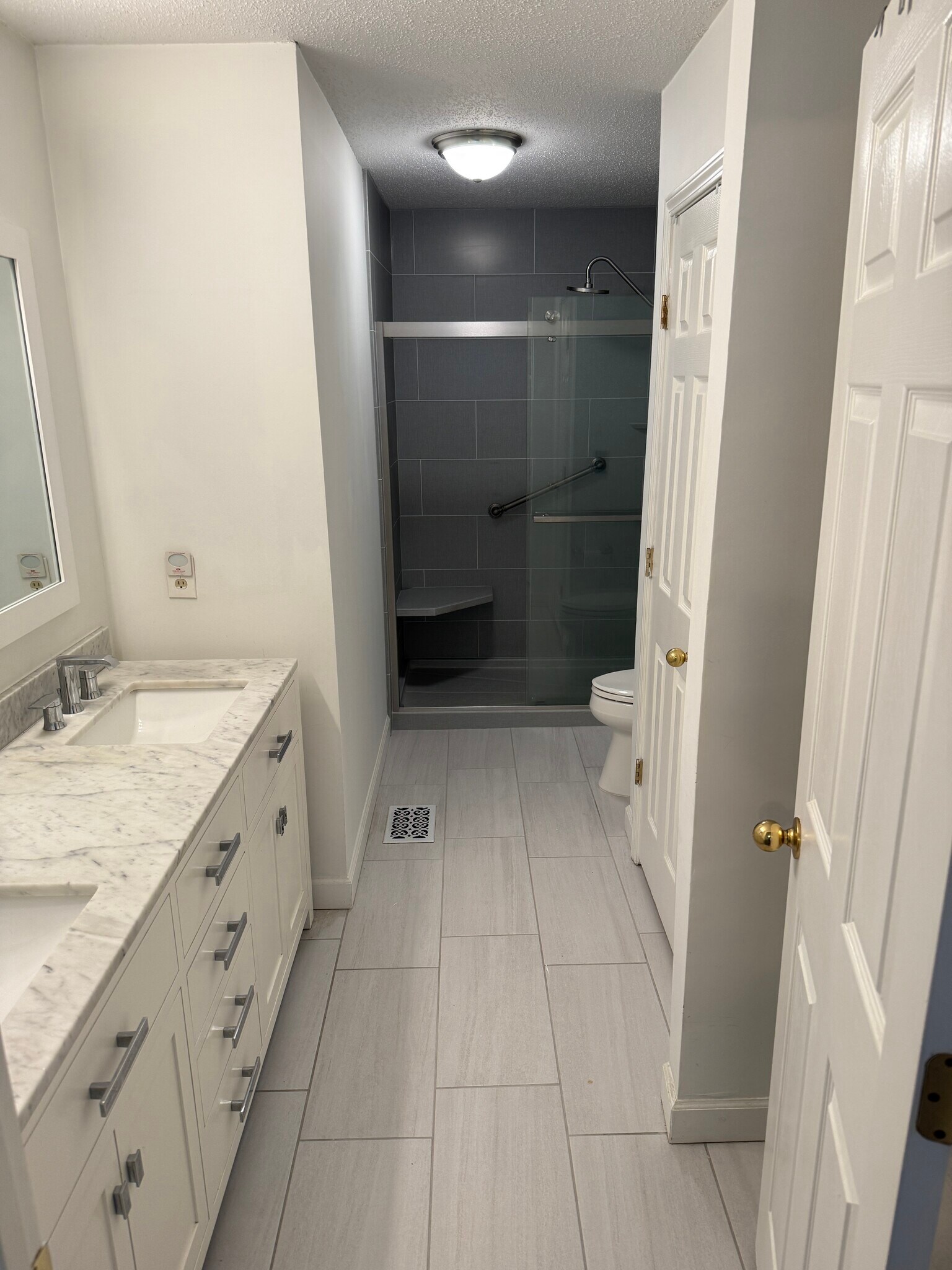 Master Bathrrom - 1732 Pryor Rd SW