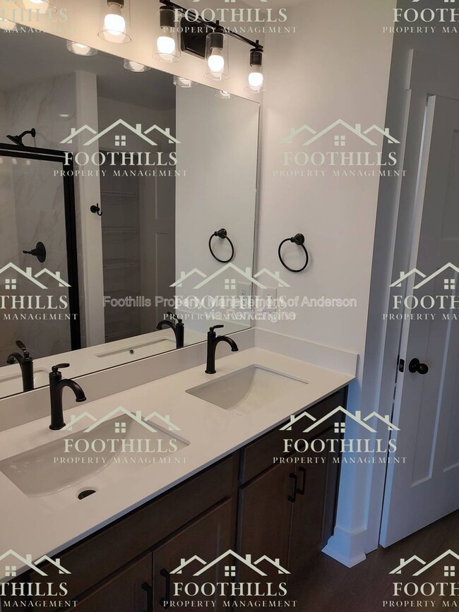 Building Photo - 267 Silo Rdg Dr