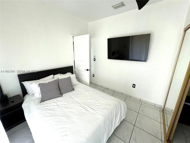 Building Photo - 2235 SW 23rd Ave