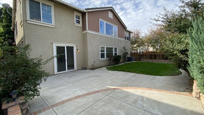 Building Photo - Mountain House Home Spacious 4 Bedroom, 3.5 Bath Home with Bonus Loft