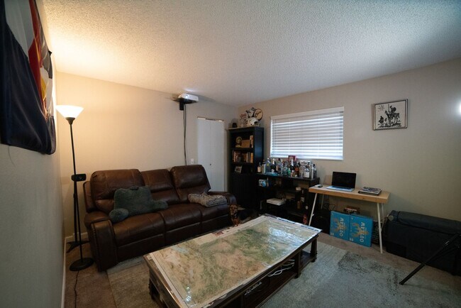 Building Photo - 341 Wright St