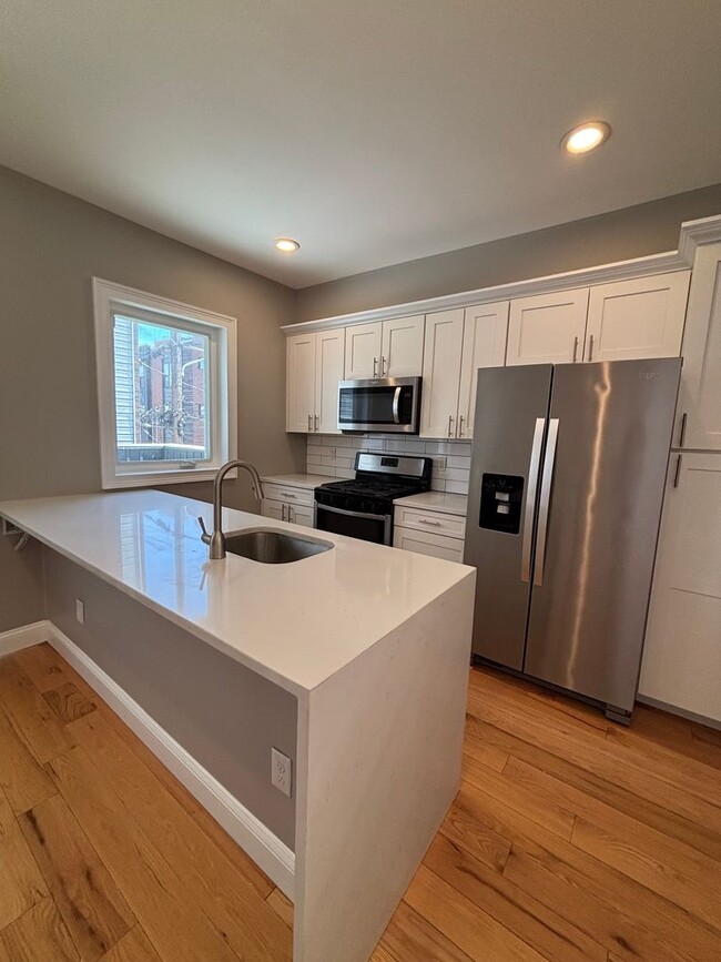 Building Photo - Gorgeous 4 Bedroom house with Three Roof-D...