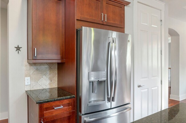 Building Photo - Gorgeous Regatta Bay 3 Bedroom Townhouse!