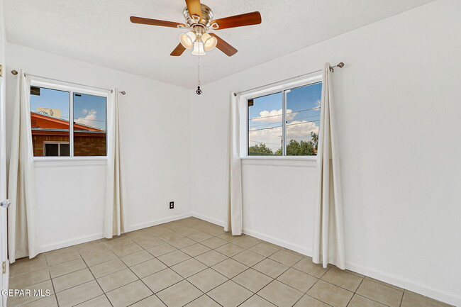 Building Photo - 10350 Kellogg St