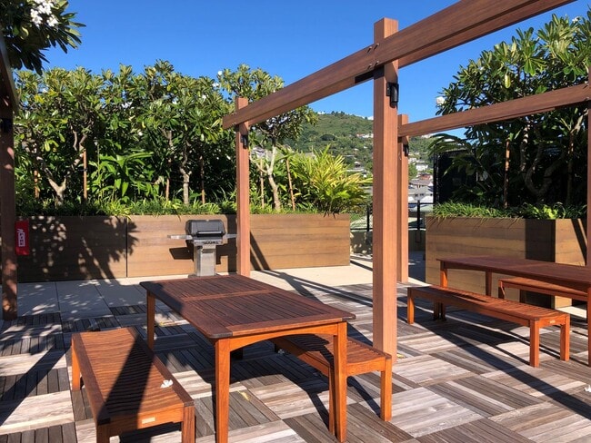 Building Photo - Mott-Smith Lani Loa/1 BR/1 BA/1 PK