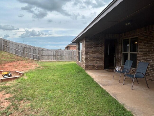 Building Photo - 1518 Scenic Ridge