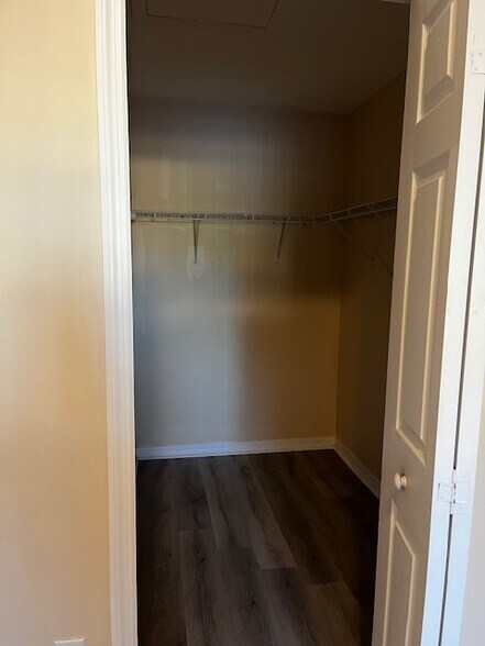 Building Photo - 2621 SE 12th Rd