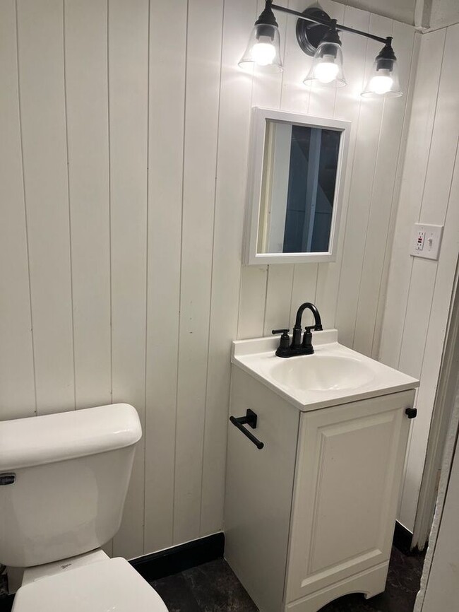 Building Photo - Charming, Updated Cape Cod Home