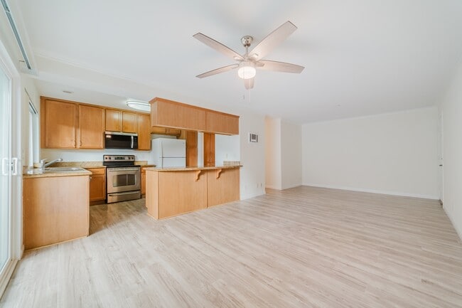Building Photo - 615 Fredricks Ave