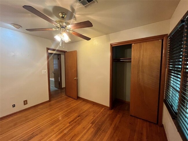 Building Photo - 511 Fleetwood Dr