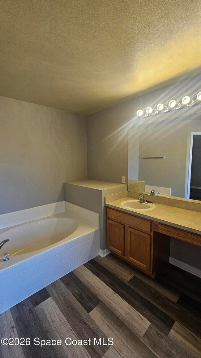 Building Photo - 249 Americana Blvd NE