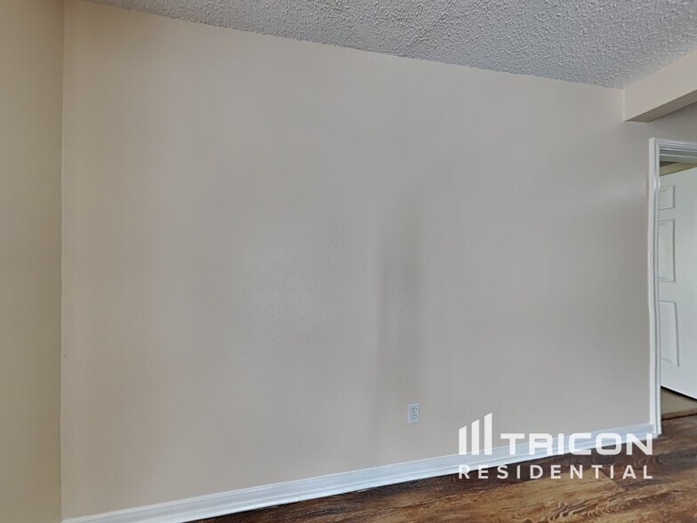 Building Photo - 3259 Jorns St