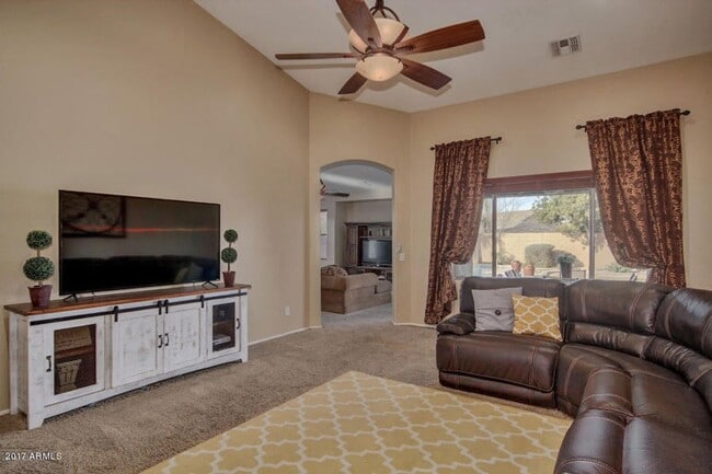 Building Photo - Gorgeous Chandler home with pool!
