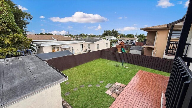 Building Photo - 8877 SW 36th St