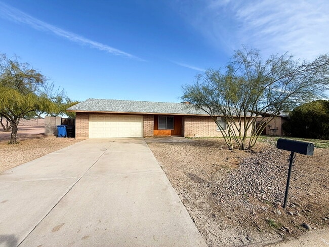 Building Photo - Newly Remodeled 3BR with Garage, Workshop, Privacy & Large Yard!