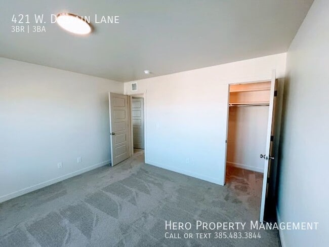 Building Photo - 421 Domain Ln