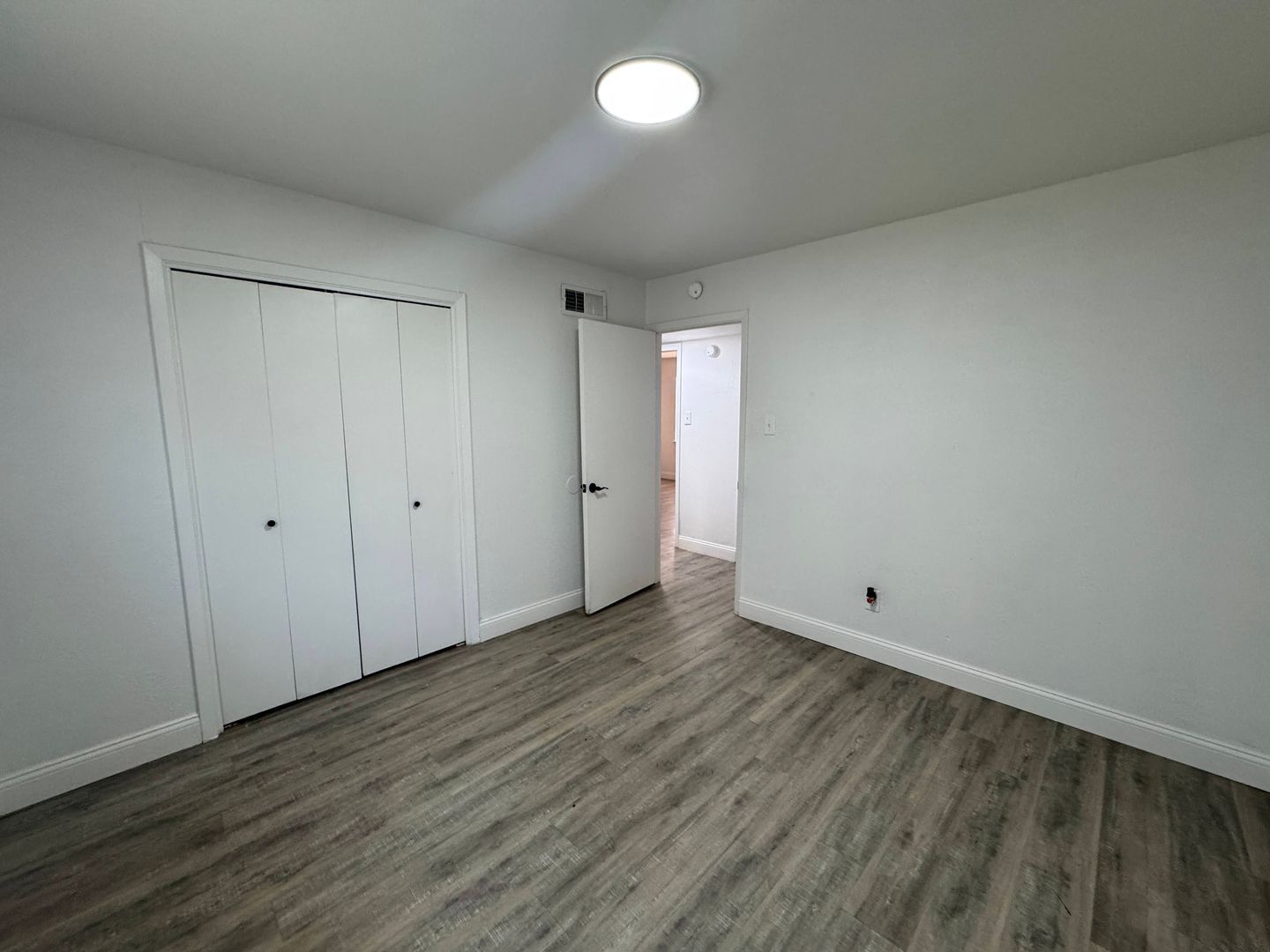 Building Photo - 611 Sunset Ln