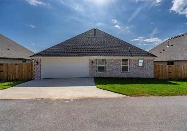 Building Photo - 4206 SW Adams Rd