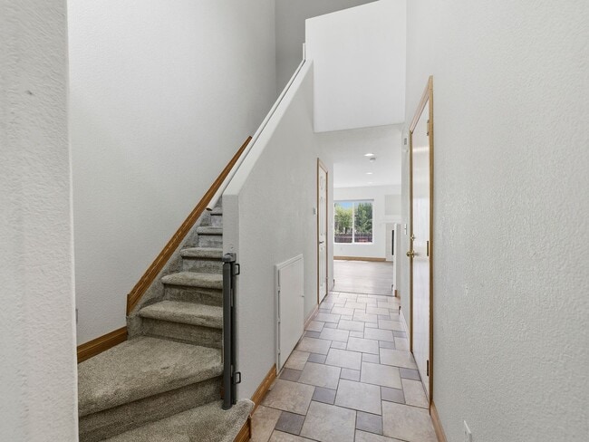 Building Photo - 1650 Oak Creek Dr