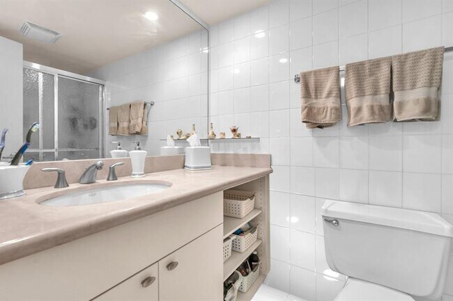 Building Photo - 230 174th St