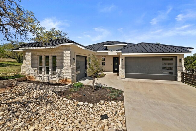 Building Photo - 104 Desert Rose S