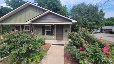 Building Photo - 1 Bedroom/1 Bathroom Apartment in Batesville