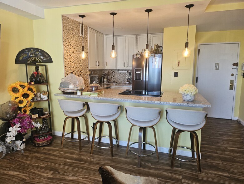 Building Photo - 2 Richmond Rd