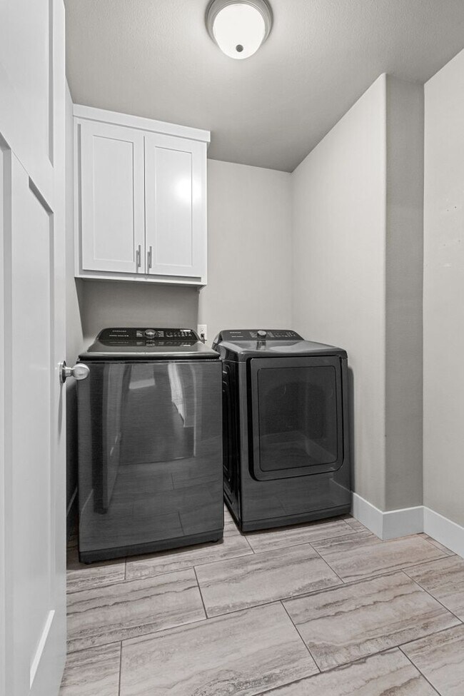 Building Photo - Come home to this stunning 4 bed/2 bath split floorplan home in Centerton!