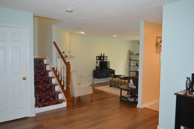 Building Photo - 62 Sapphire Ln