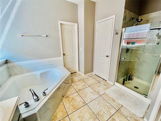 Building Photo - 1715 Mapleleaf Falls Dr