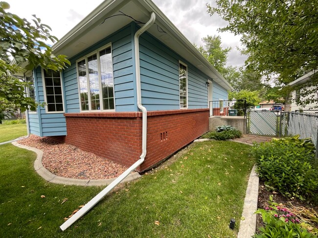 Building Photo - 2310 Fox Dr