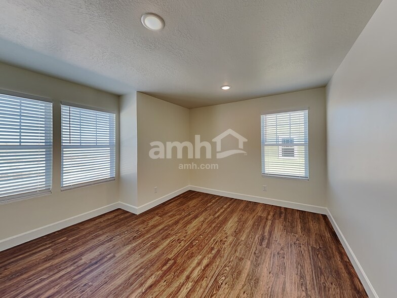 Building Photo - 6028 W Copper Hawk Dr