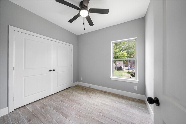 Building Photo - 4205 Elmwood St