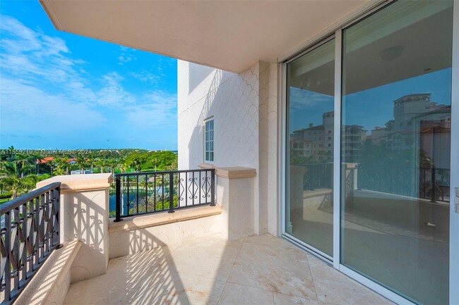 Building Photo - 7154 Fisher Island Dr