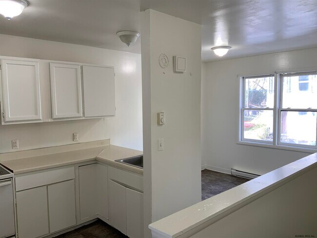 Building Photo - 301 3rd St