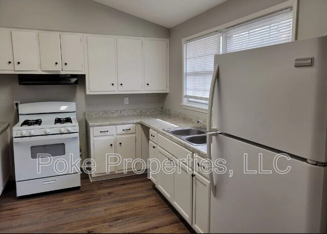 Building Photo - 874 Von Blond