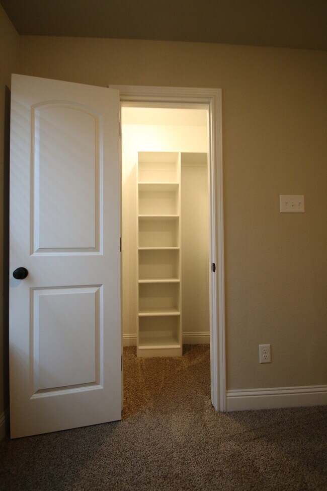 Building Photo - 8032-8034 Arbor